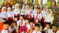 Bunda PAUD Sidrap Tinjau Masa Pengenalan Lingkungan Sekolah