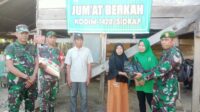 Jumat Berkah Koramil 1420-05/Dua Pitue Berikan Langsung Sembako Dirumah Warga Binaan