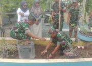 Babinsa Koramil 1420-03/Maritengngae bersama Lurah Lakessi menanam Pohon disekitar Kantor Lurah