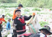 Bergerak Bersama! Kapolres Sidrap Bersama Dandim Berjibaku di Atas Sungai Walatedong Bersihkan Sampah