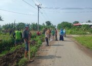 Sinergitas Babinsa Koramil 07/Baranti, Bhabinkamtibmas, gelar Karya Bakti Pembersihan  Jalan Tani