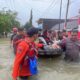 Gerak Cepat Pammat Subdit Gasum Polda Sulsel Evakuasi Korban Banjir di Makassar