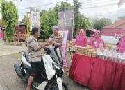 Hangatkan Ramadhan, Polsek Panca Lautang dan Bhayangkari Berbagi Takjil di Jalan