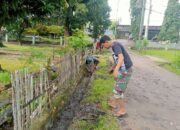 Koramil 1420-02/Tellu Limpoe Gelar Karya Bhakti Bersama Warga, Fokus Bersihkan Saluran Air