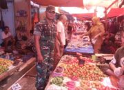 TNI Jaga Stabilitas Ekonomi Sidrap, Babinsa Pantau Harga di Pasar Rappang