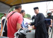 Kapolres Sidrap Bagi Sembako, Pengemudi Bentor: Ini Sangat Membantu