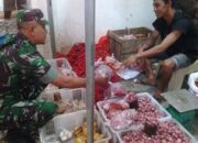 Pastikan Harga Stabil, Babinsa Turun Turun Langsung ke Pasar Cek Harga Kebutuhan Pokok