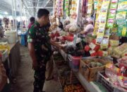 Babinsa Koramil Watang Pulu Pantau Harga dan Persediaan Sembako di Pasar Tradisional Lawawoi