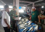 Pantau Harga Sembako, Babinsa Koramil Panca Lautang Turun Langsung ke Pasar Sentral Bilokka