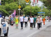 Memperingati Hari Lingkungan Hidup Sekda Kabupaten Pinrang A. Calo Kerrang Secara Resmi Melepas Gerak Jalan Santai