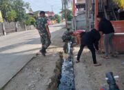 TNI dan Warga Kompak Bersihkan Saluran Air di Tellu Limpoe, Wujudkan Lingkungan Bersih dan Sehat