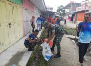 Ciptakan Lingkungan Pasar Yang Bersih, Koramil 1420-05/Dua Pitue bersama dengan unsur Forkopincam, Staf RSU Dua Pitue Serta Warga Setempat Menggelar Karya Bakti