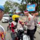 Polres Kolaka Bagikan Bendera Merah Putih, Dipimpin Langsung oleh Kapolres AKBP Yudha Widyatama Nugraha