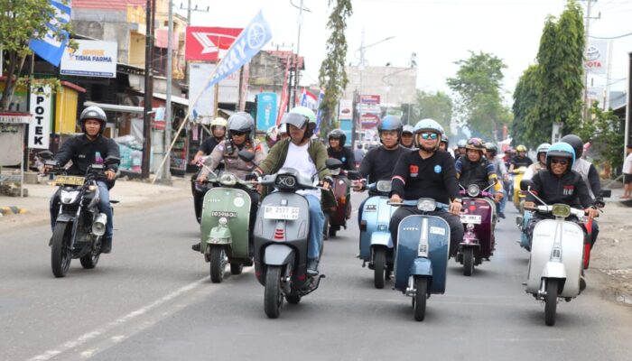 Melalui Vespa, Kapolres Sidrap Ajak Warganya Menumbuhkan Rasa Nasionalisme
