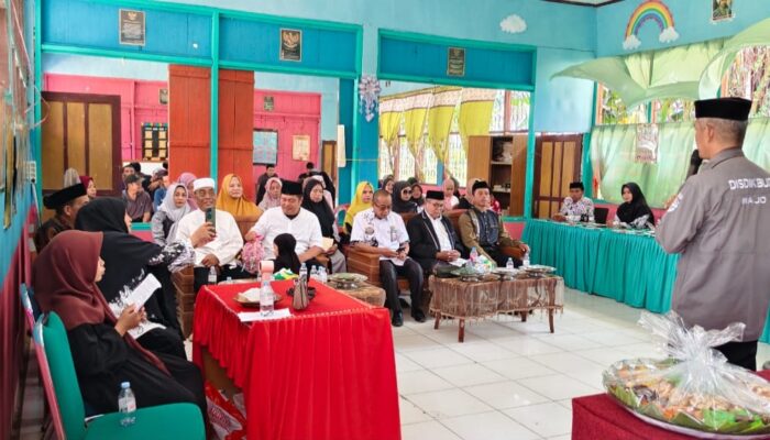 Peringati Isra’ Mi’raj 1447 H, SD 379 Malakke Tanamkan Makna Salat dan Serahkan Rapor Murid