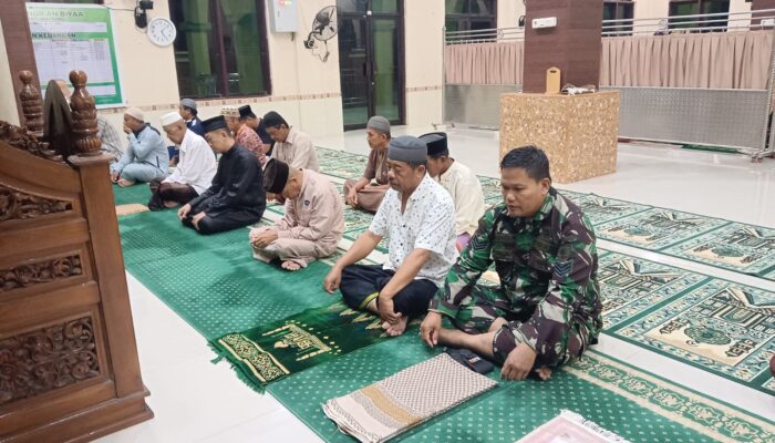 Pererat Silaturahmi, Babinsa Kodim 1420/Sidrap Laksanakan Safari Shalat Subuh Berjamaah di Wilayah Binaan