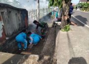 Bersihkan Sekitar Perkuburan Lagon, Babinsa Baranti Sinergi dengan Staf Kelurahan dan Siswa Sekolah