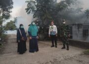 Babinsa Duampanua Dampingi Tim Kesehatan Laksanakan Foging, Cegah Demam Berdarah