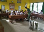 Babinsa Ramil Jajaran Kodim 1420/Sidrap Lakukan Pendampingan Program Makan Bergizi Gratis, Pastikan Kualitas dan Kebersihan