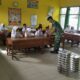 Babinsa Ramil Jajaran Kodim 1420/Sidrap Lakukan Pendampingan Program Makan Bergizi Gratis, Pastikan Kualitas dan Kebersihan