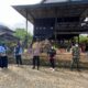 Babinsa Kelurahan Tanrutedong Gagas Kerja Bakti: Bersihkan Selokan dan Cegah Demam Berdarah Bersama Warga