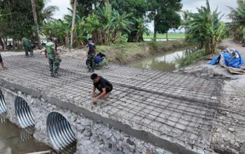 Progres Pembangunan Jembatan Garuda Merah Putih Desa Kanie Masuk Tahap Perakitan Besi Lantai