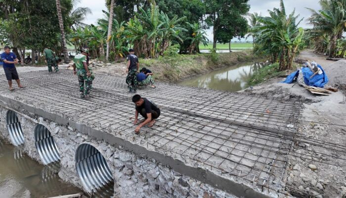 Progres Pembangunan Jembatan Garuda Merah Putih Desa Kanie Masuk Tahap Perakitan Besi Lantai